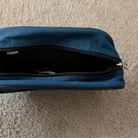 Turquoise toiletry/ cosmetic case - Picture 2 of 2